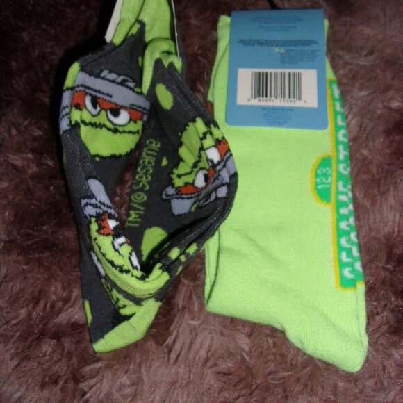Sesame Street Crew Socks bundle 2 Pairs Oscar the Grouch, New - Picture 2 of 3